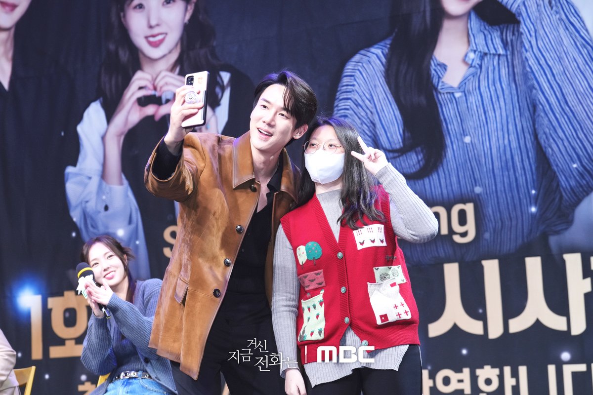 mbcdrama_pre's tweet photo. #지금거신전화는 🌟1회 미리보기 시사회🌟
시청자들과 함께 나눈 잊지 못할 추억

협박전화로 시작된, 정략결혼 3년차
쇼윈도 부부의 시크릿 로맨스릴러
#지금거신전화는
11월 22일 (금) 밤 9시 50분 첫 방송❤️‍🔥

#유연석 #채수빈 #허남준 #장규리
#지금거신전화는 #지금전화 #지금거신
#WhenThePhoneRings
#mbcdrama #MBC금토드라마 #MBC
MBC 241122 방송