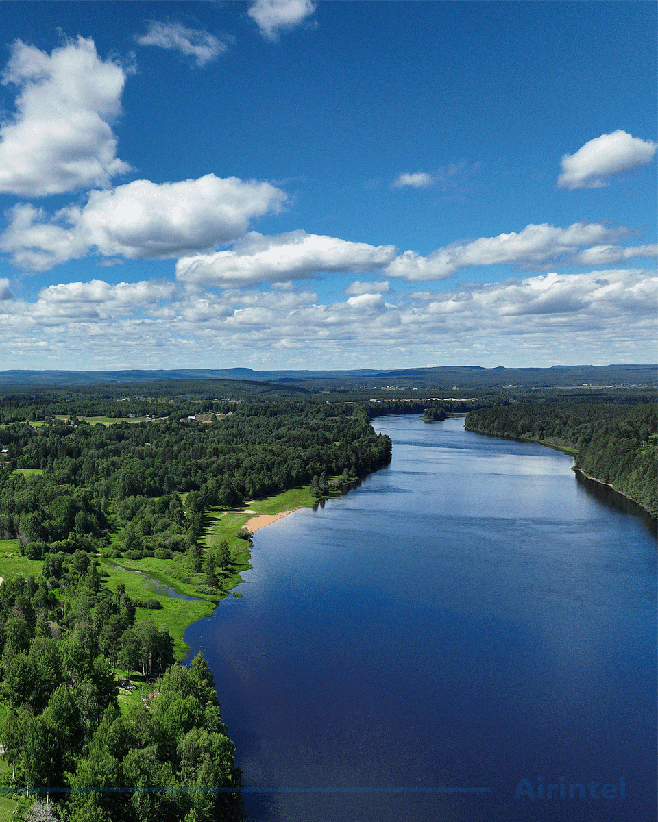 airintelab's tweet photo. Ljusnan och sommarkänsla i dagens snöoväder.
#sommar #dji #drönare #drönarfoto #hälsingland #ljusnan https://t.co/YFzlCUXfEw