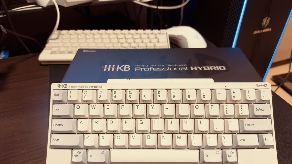 gamealpacamp's tweet image. ドスパラでまさかのHHKB（どの店舗も新品取り扱い無いはず）
中古だけど、未使用品かと思うぐらい使った形跡がなかった（けど新品の約1/3の値段）
中古棚も掘り出し物ありますね
(っ*´ω`*ｃ)ﾎｸﾎｸ

#ドスパラでこれ買った
#HappyHackingKeyboard
#中古