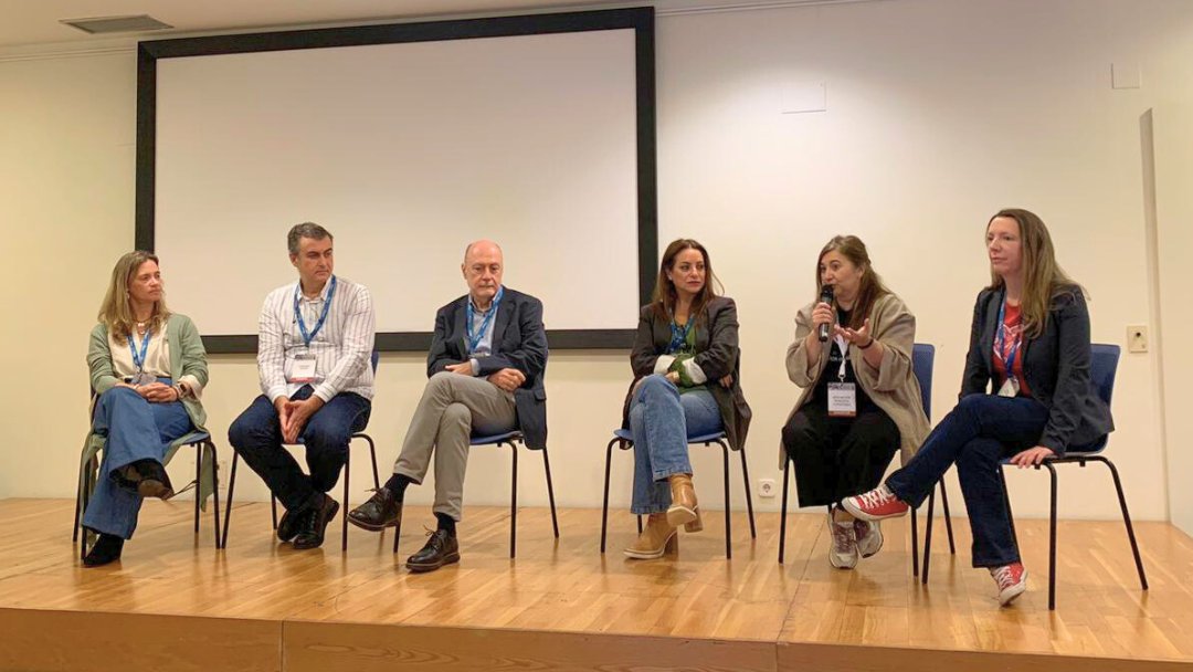 🗓️ Enmarcado en este evento, ella y nuestra psicóloga Ana Belén Hernández mantuvieron un enriquecedor encuentro entre #pacientes, familiares y profesionales 🩺 de <a href="/Secardioped/">SECARDIOPED</a> y <a href="/TodoCorazonMur/">TodoCorazónMurcia</a>, entidad local con la que también compartimos una mesa informativa ℹ️.