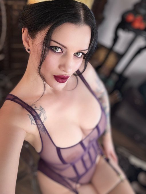 Just dropped my Evil Queen JOI video on OnlyFans. 

Get it here:

?? https://t.co/gku7Sy4aAN

OR for