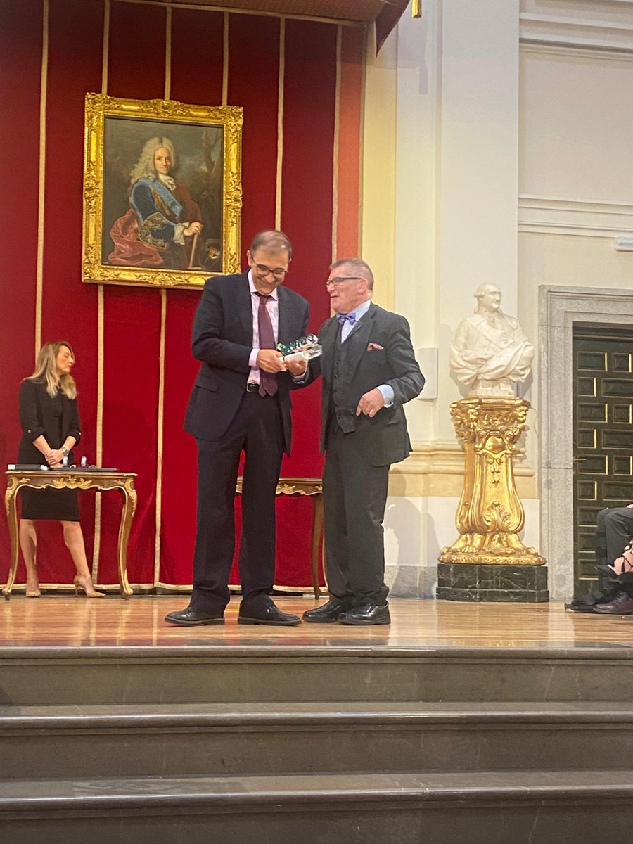 Desde aquí queremos dar la enhorabuena a <a href="/crisformulas/">MANZANARA</a> por la distinción recibida del <a href="/COFMadrid/">COF Madrid</a> en el día del Colegiado