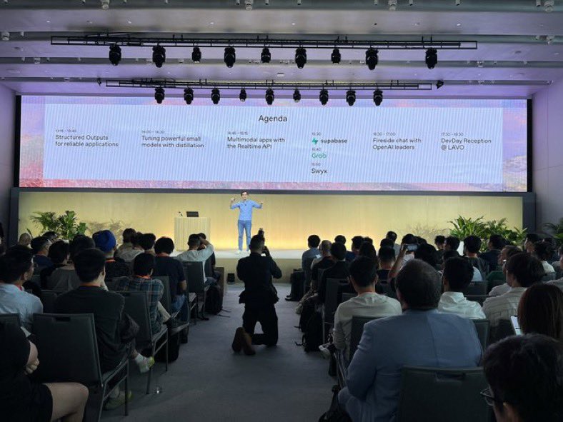 thorwebdev's tweet image. I had a blast speaking about database.build at the @OpenAI #DevDay Singapore edition 🙌 

It was a pleasure sharing the stage with local legend @swyx and old friends @oliviergodement, @nikunjhanda, @romainhuet, as well as new friends @kevinwhinnery! Thank you 🫶