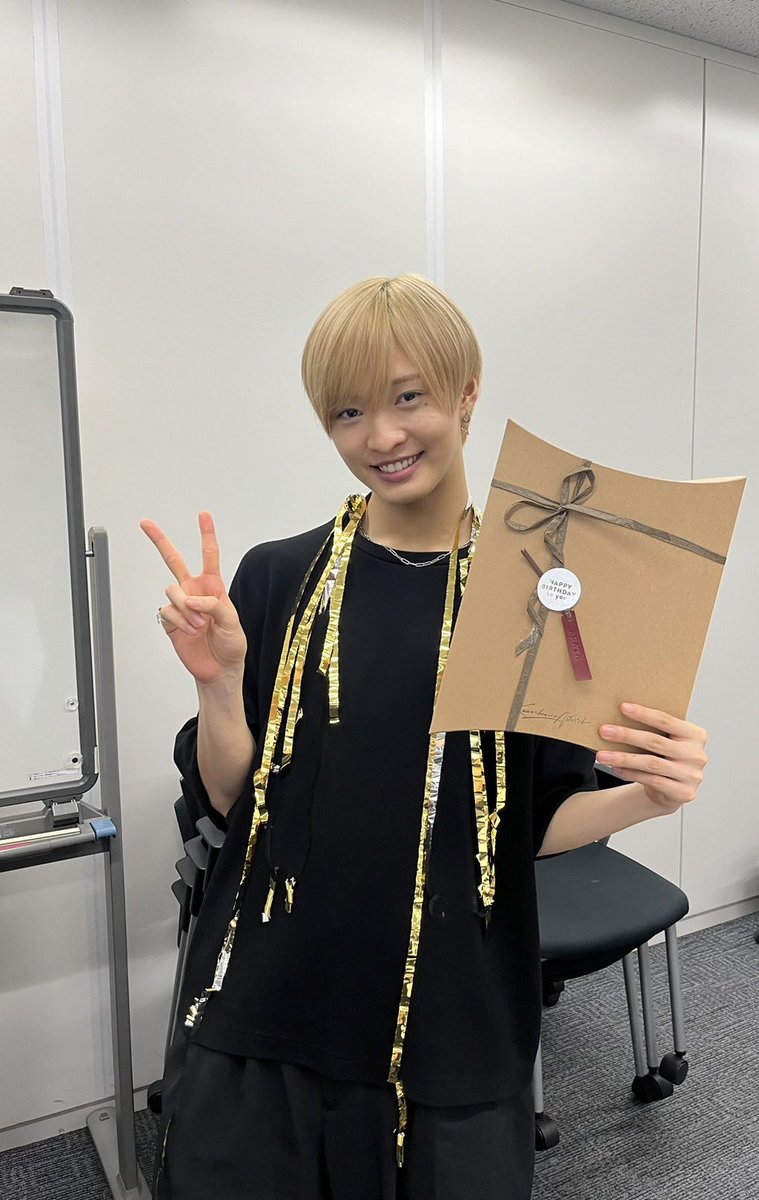 ARAPI__NA's tweet photo. ハイトーンカラー派だけど黒髪も可愛いね🥰 https://t.co/eRQLvVoOmq
