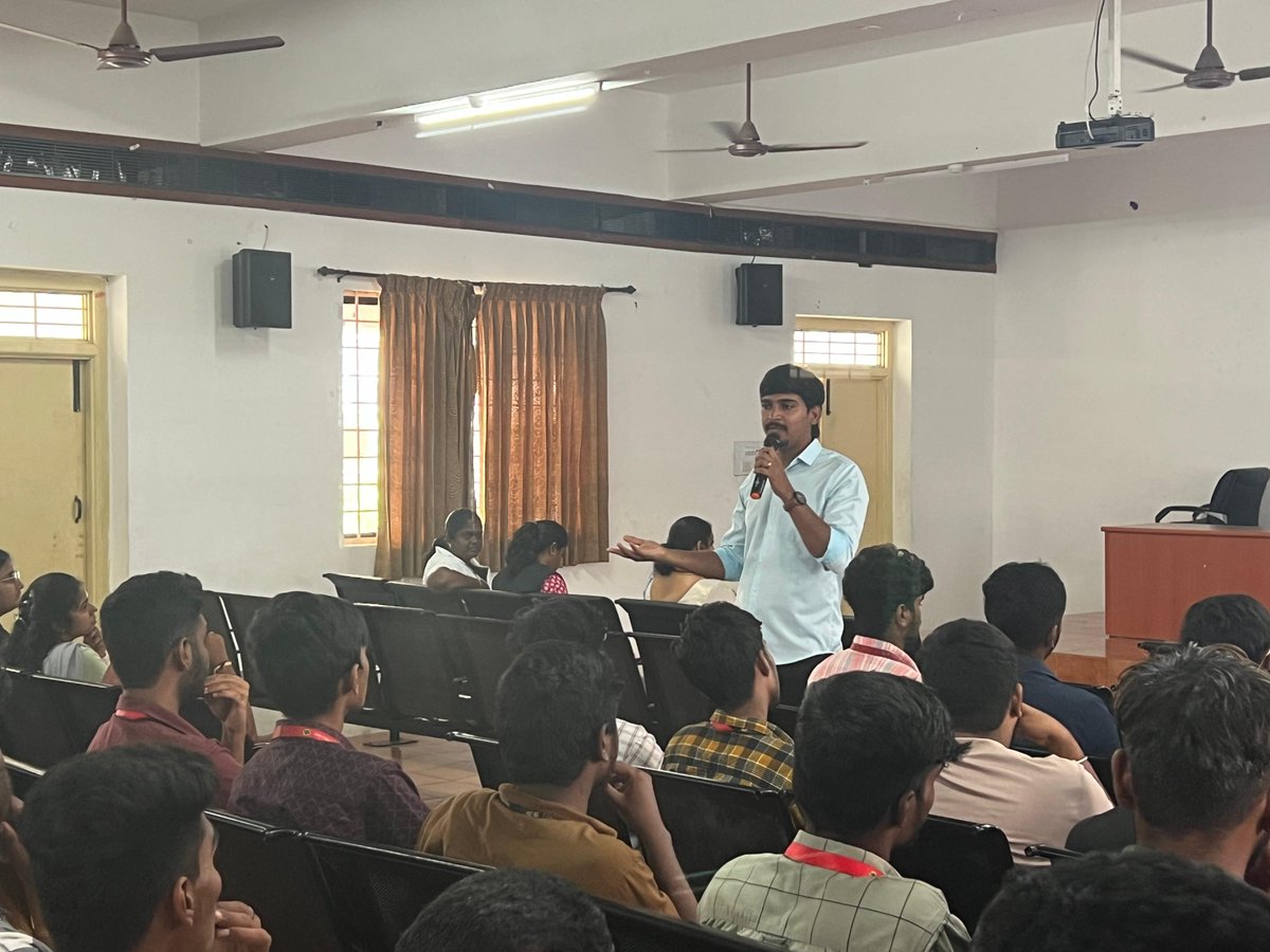 codespotorg's tweet image. Mr. Jeevanantham from Codespot Academy recently delivered an insightful seminar, &quot;Blockchain: A Foundational Overview,&quot; for 3rd-year CSE students at SNS College of Technology, Coimbatore. 🚀
.
.
#snscollege #codespot #sparkout #sns #students #Blockchain @snsinstitutions