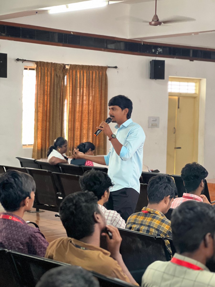 codespotorg's tweet image. Mr. Jeevanantham from Codespot Academy recently delivered an insightful seminar, &quot;Blockchain: A Foundational Overview,&quot; for 3rd-year CSE students at SNS College of Technology, Coimbatore. 🚀
.
.
#snscollege #codespot #sparkout #sns #students #Blockchain @snsinstitutions