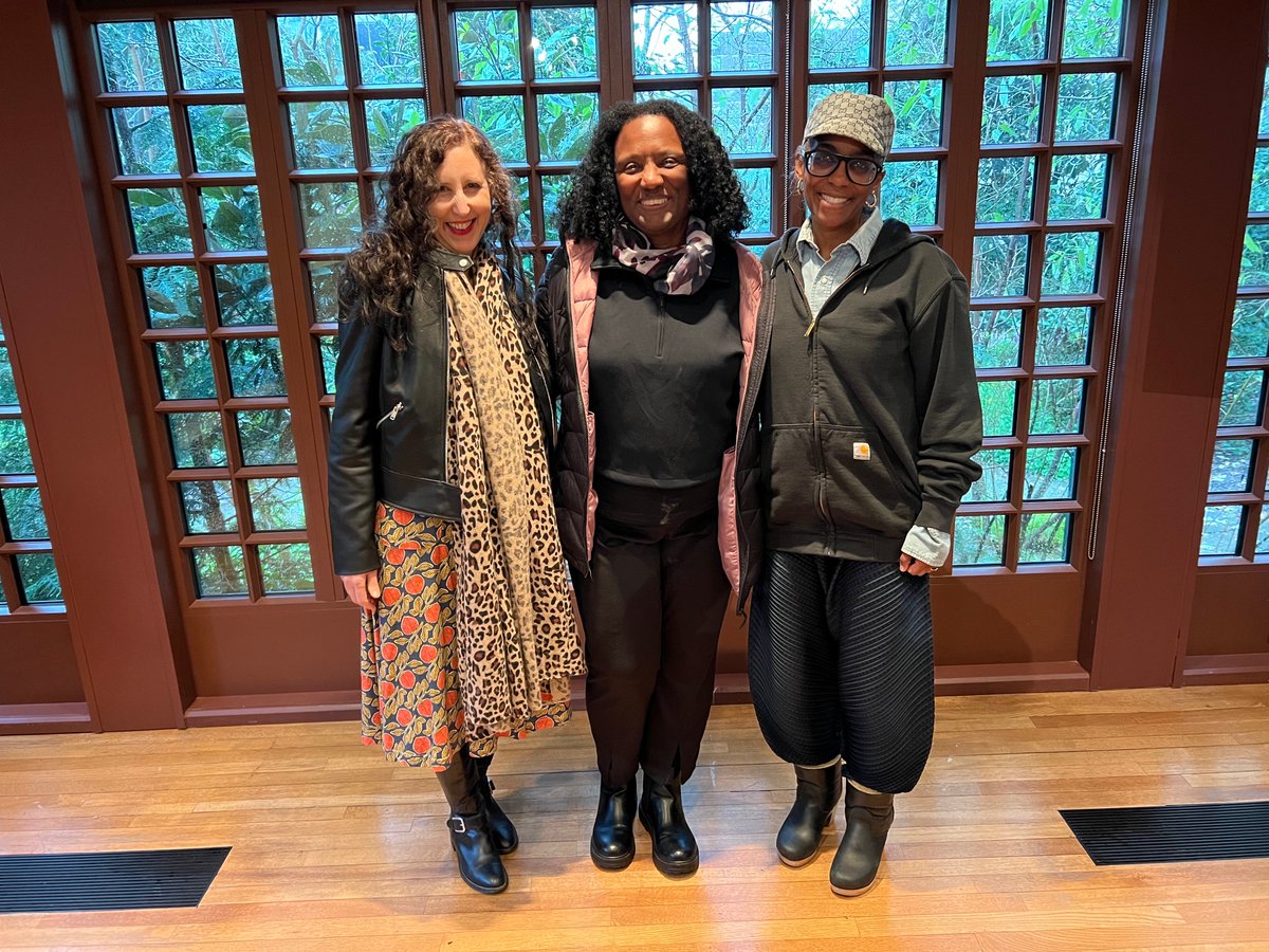 Today we are releasing episode 202 of the PoemTalk podcast series. In this episode, Harryette Mullen, Simone White, and Laynie Browne join me to discuss the “Chasing Dirt” section of Harryette’s recent book Open Leaves.

jacket2.org/podcasts/every…