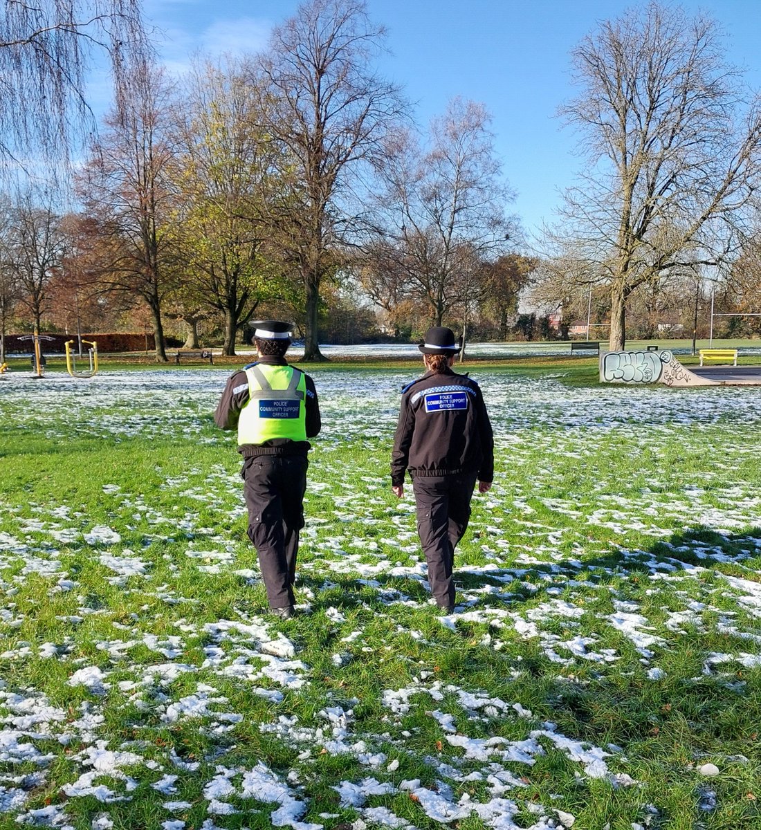 Officers from the Shirley Neighbourhood Policing Team have been on foot patrol of Shirley Park today.

#ASBAwarenessWeek
#MakingCommunitiesSafer
