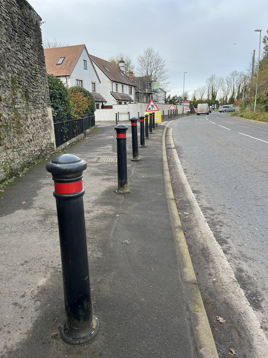 This morning quick stop off in #midsomernorton and snipped off 59 discarded cable ties around lampposts. 

Then on to #hallatrow to give some reflectors on bollards a once over. 

<a href="/bathnes/">Bath & North East Somerset Council</a> 
#litter
#communityclean
