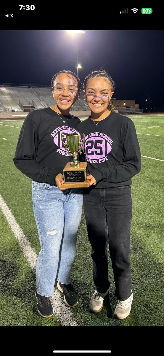 AlvinSoftball's tweet image. Seniors with the W 🏆 

#PowderPuff #JPND