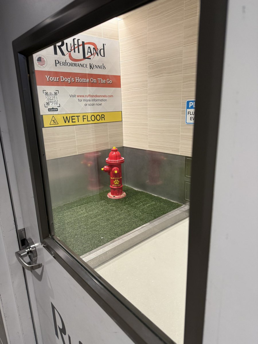 caryeades's tweet image. I’m at the Phoenix Airport. This is a 1st for me ! I guess the pets / security animals do need a place to go ?

When I 1st saw the sign, I thought it was for a few of my former teammates &amp;amp; or players to use ? LOL !
#filthyanimals