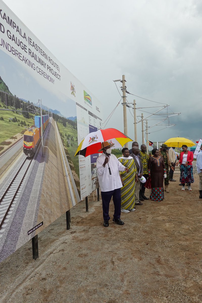 TC_KampalaBE's tweet photo. The groundbreaking ceremony of the Malaba-Kampala SGR took place in #Tororo, marking a significant milestone in 🇺🇬s infrastructural development.The event was graced by the presence of HE @KagutaMuseveni  @jessica_alupo @GenWamala &amp;Amb. @fatihak1 
@MoWT_Uganda 
#TürkiyeUganda 🇹🇷🇺🇬 https://t.co/0jvJelBcYs