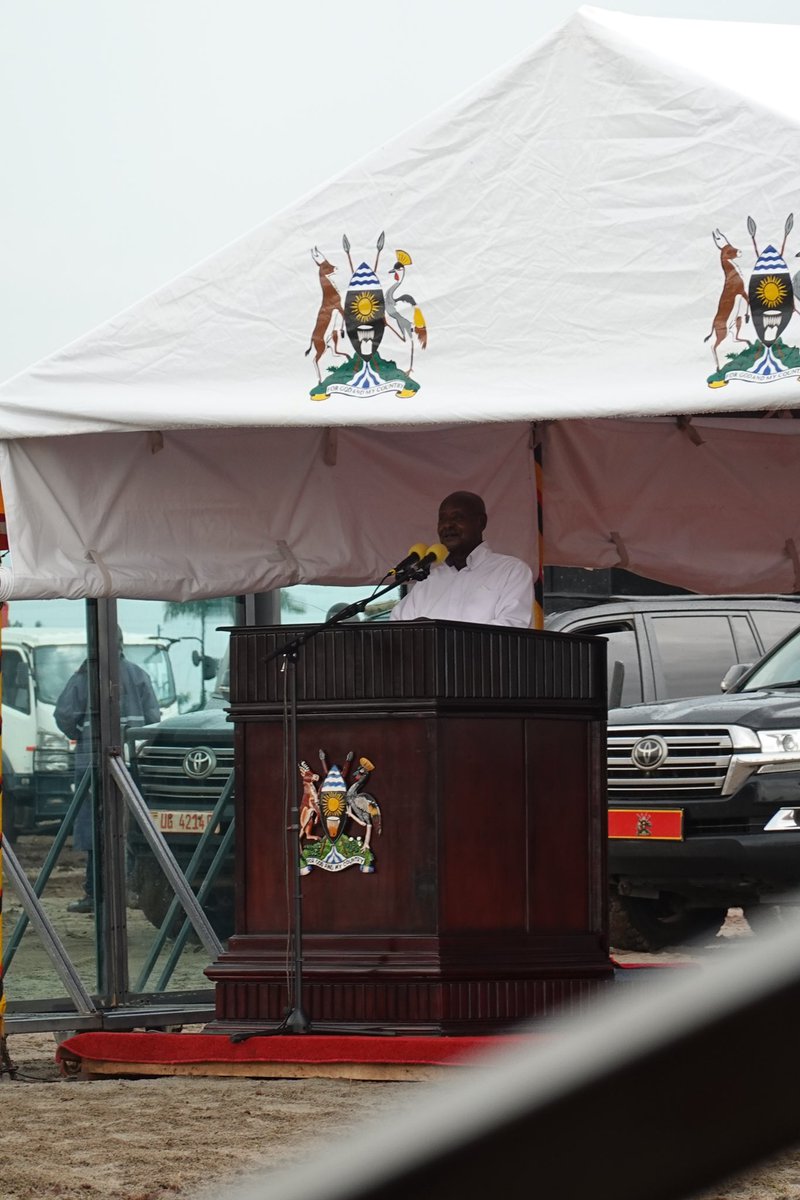 TC_KampalaBE's tweet photo. The groundbreaking ceremony of the Malaba-Kampala SGR took place in #Tororo, marking a significant milestone in 🇺🇬s infrastructural development.The event was graced by the presence of HE @KagutaMuseveni  @jessica_alupo @GenWamala &amp;Amb. @fatihak1 
@MoWT_Uganda 
#TürkiyeUganda 🇹🇷🇺🇬 https://t.co/0jvJelBcYs
