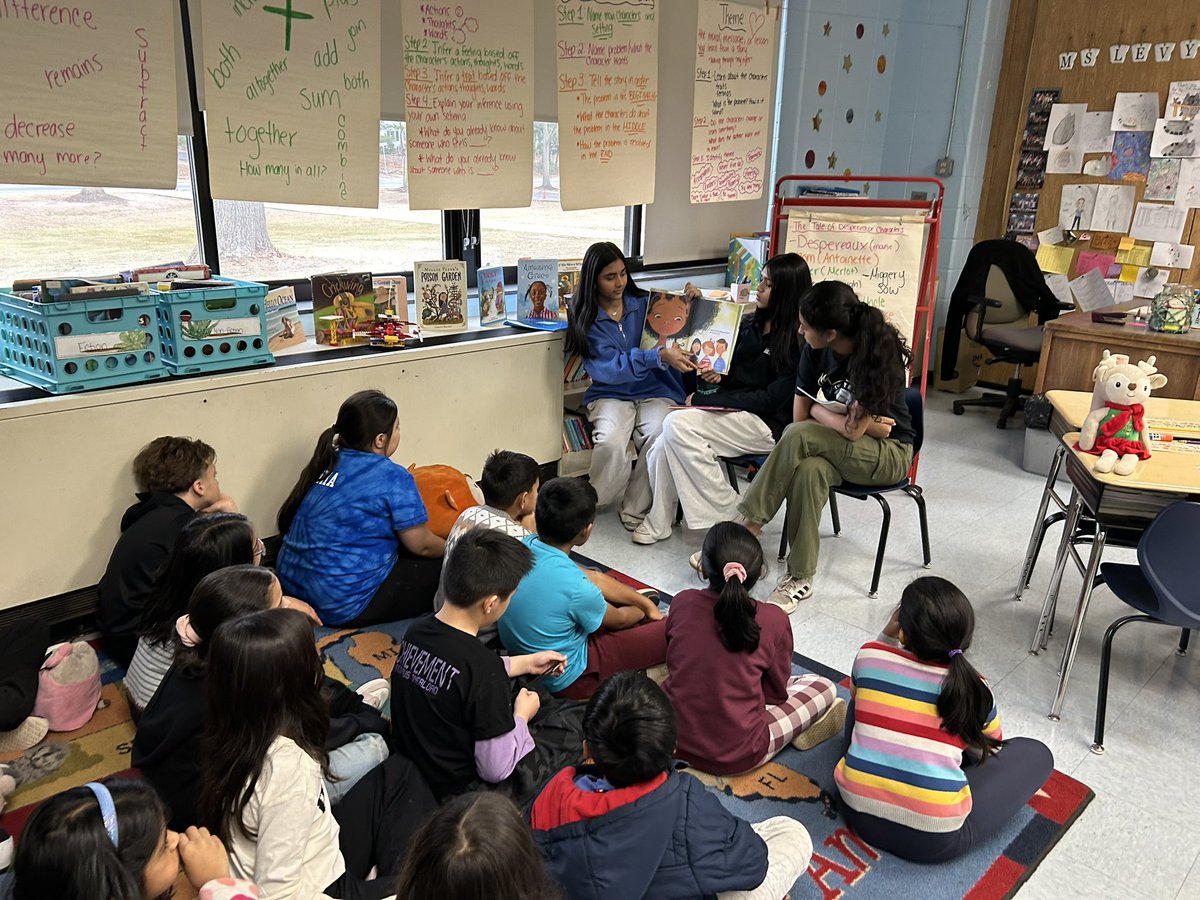 MLK would like to thank the J.P. Stevens Varsity Volleyball team for visiting our 3rd grade classes yesterday. They had a "pawsome" time meeting the team and learning about teamwork! #WeAreOneEdison #mlkpride #mlkspirit #bluelions 💙🦁
