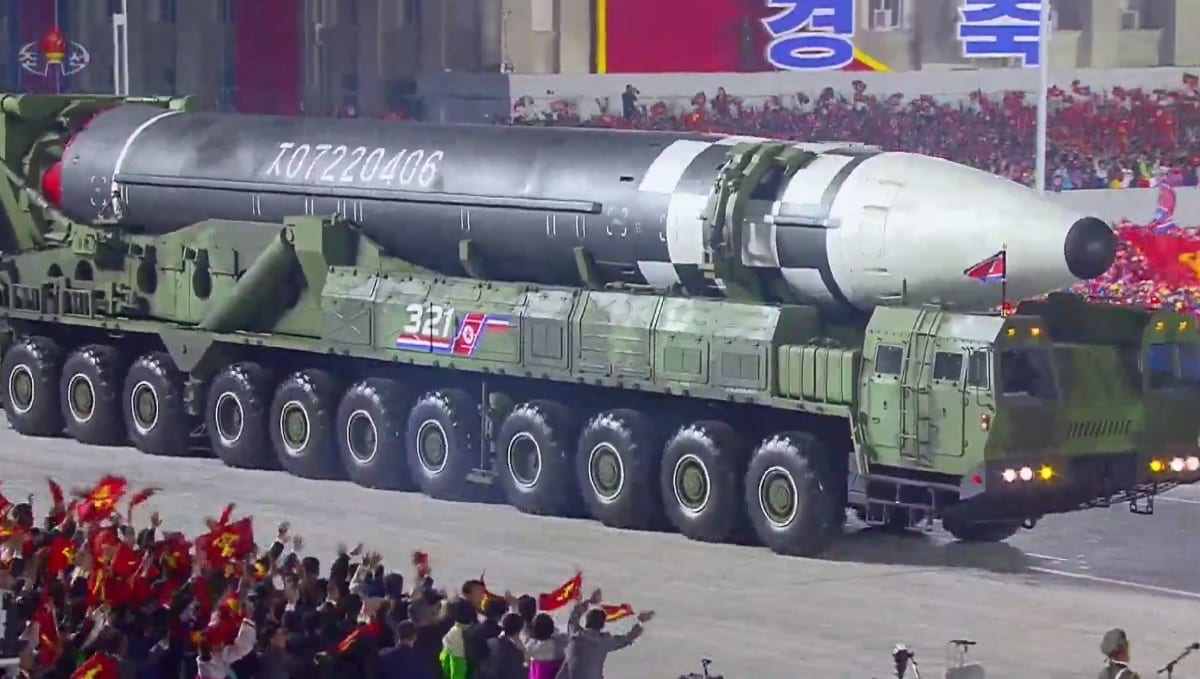 Dlaczego Ukraińcy i Rosjanie najprawdopodobniej kłamią w kwestii tego co spadło na Dnipro? 
 Zarówno Siły Powietrzne Ukrainy jak i Rosjanie twierdzą że użyto ICBM przy czym nieoficjalnie podaje się o "Rubieży".  Moim zdaniem i jedni i drudzy nie mówią/piszą prawdy - mimo