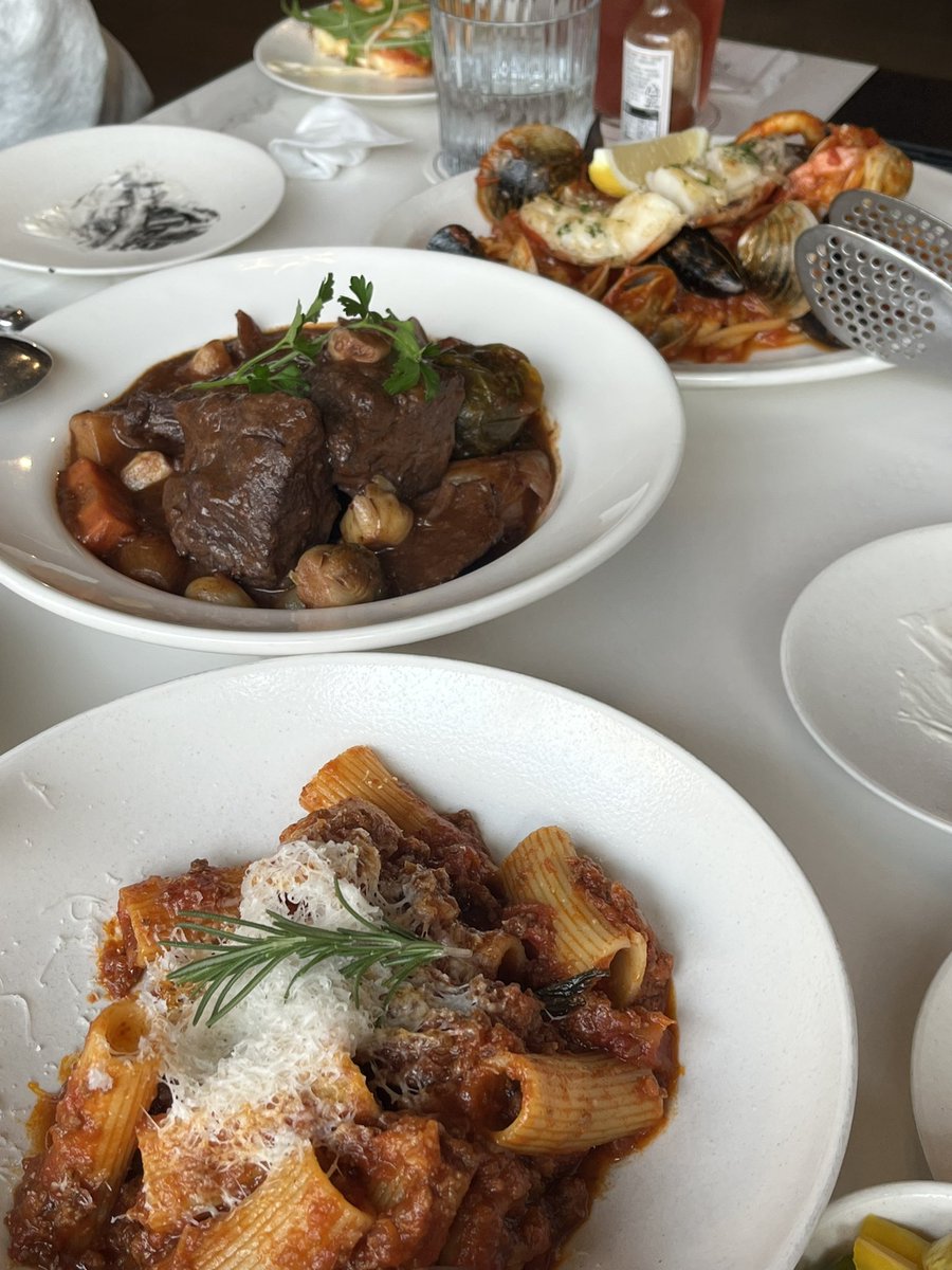 2jj26's tweet photo. 🍝フォレスト清潭🍝
📍ソウル特別市江南区新沙洞666-10

今日はお昼会食だったから高めのランチ✨ネイバーの評価4.98でこんなに評価いいところ見たことない、、

お味も最高やしてかなんで韓国の洋食ってこんなに美味いん?

親が韓国に来たら次も絶対に行くと決心した🧏🏼‍♀️

#狎鴎亭ロデオ #韓国グルメ https://t.co/pC81ns1I1L