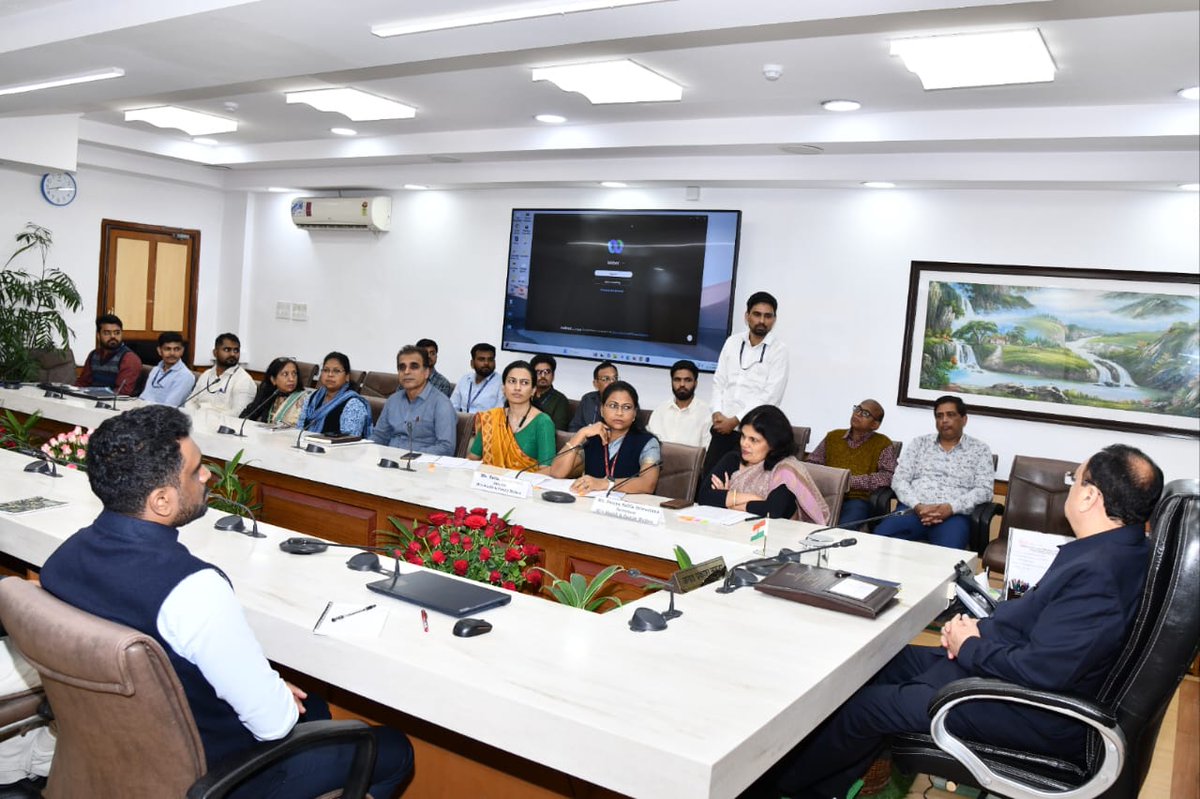 JPNadda's tweet image. Interacted with Group A, Group B, and Group C officials of the @MoHFW_INDIA, who successfully completed over 4 hours of learning during the recently concluded National Learning Week: Karmayogi Saptah.

The session was both enriching and interactive, as the officers shared their…