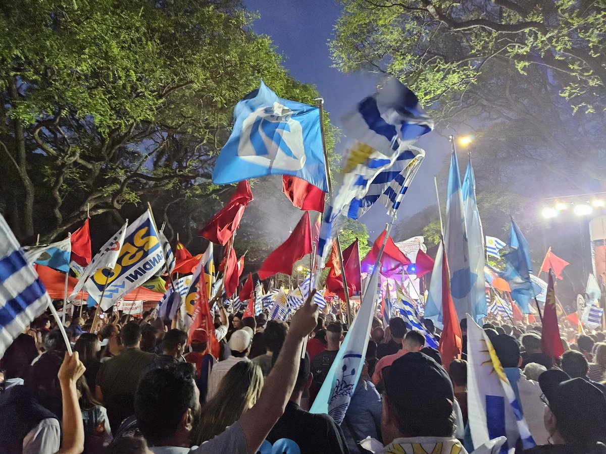 Fernando Abellá (@jfernandoabella) on Twitter photo 🇺🇾 Acto de cierre de la <a href="/coalicionrep/">Coalición Republicana</a> 🇺🇾
⚪️🔵 Local Nuevo Centro de la <a href="/Lista22MVD/">Lista 22 MVD</a> presente, la Lista de <a href="/Valeriaripoll3/">Valeria Ripoll</a>
en Montevideo ⚪️🔵
¡Con la convicción que <a href="/AlvaroDelgadoUy/">Alvaro Delgado</a>
será #ElPróximoPresidente!
#ElUruguayEnBuenasManos
🔵🔴🟡🟣🟢 🇺🇾 Acto de cierre de la <a href="/coalicionrep/">Coalición Republicana</a> 🇺🇾
⚪️🔵 Local Nuevo Centro de la <a href="/Lista22MVD/">Lista 22 MVD</a> presente, la Lista de <a href="/Valeriaripoll3/">Valeria Ripoll</a>
en Montevideo ⚪️🔵
¡Con la convicción que <a href="/AlvaroDelgadoUy/">Alvaro Delgado</a>
será #ElPróximoPresidente!
#ElUruguayEnBuenasManos
🔵🔴🟡🟣🟢