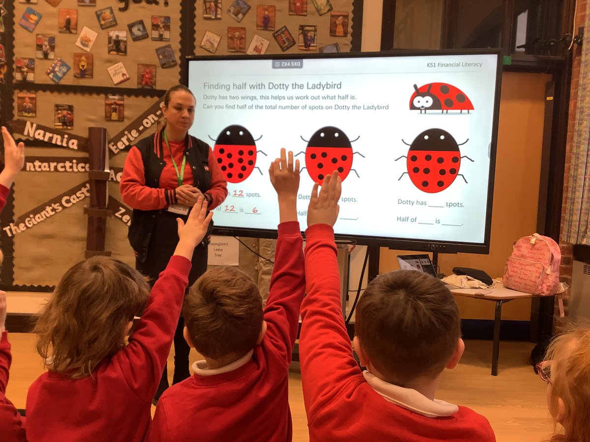 EasingtonPriAc's tweet photo. The children enjoyed an engaging session with #HSBC about financial literacy. #easPHSE @eboractrust https://t.co/0ybxIswnkZ