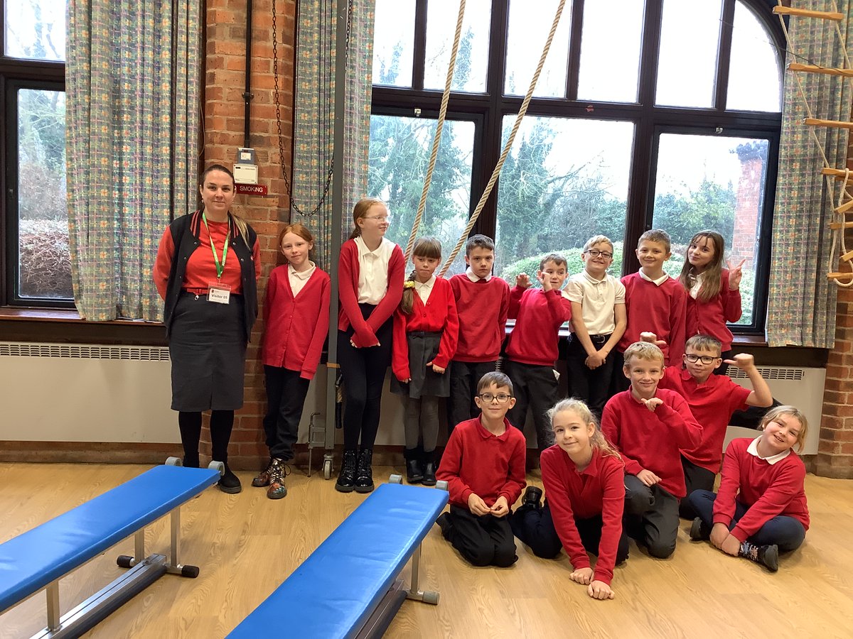 EasingtonPriAc's tweet photo. The children enjoyed an engaging session with #HSBC about financial literacy. #easPHSE @eboractrust https://t.co/0ybxIswnkZ