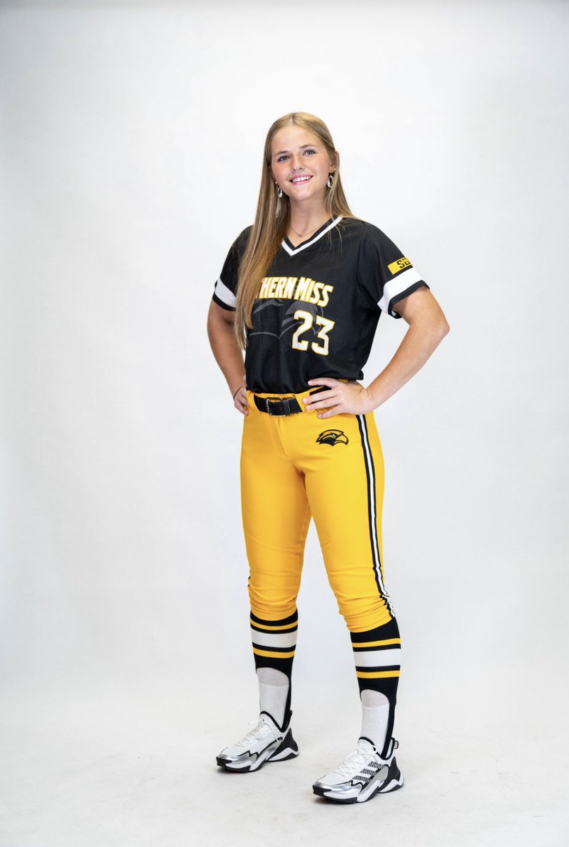 Mackenzie Tucker tweet media