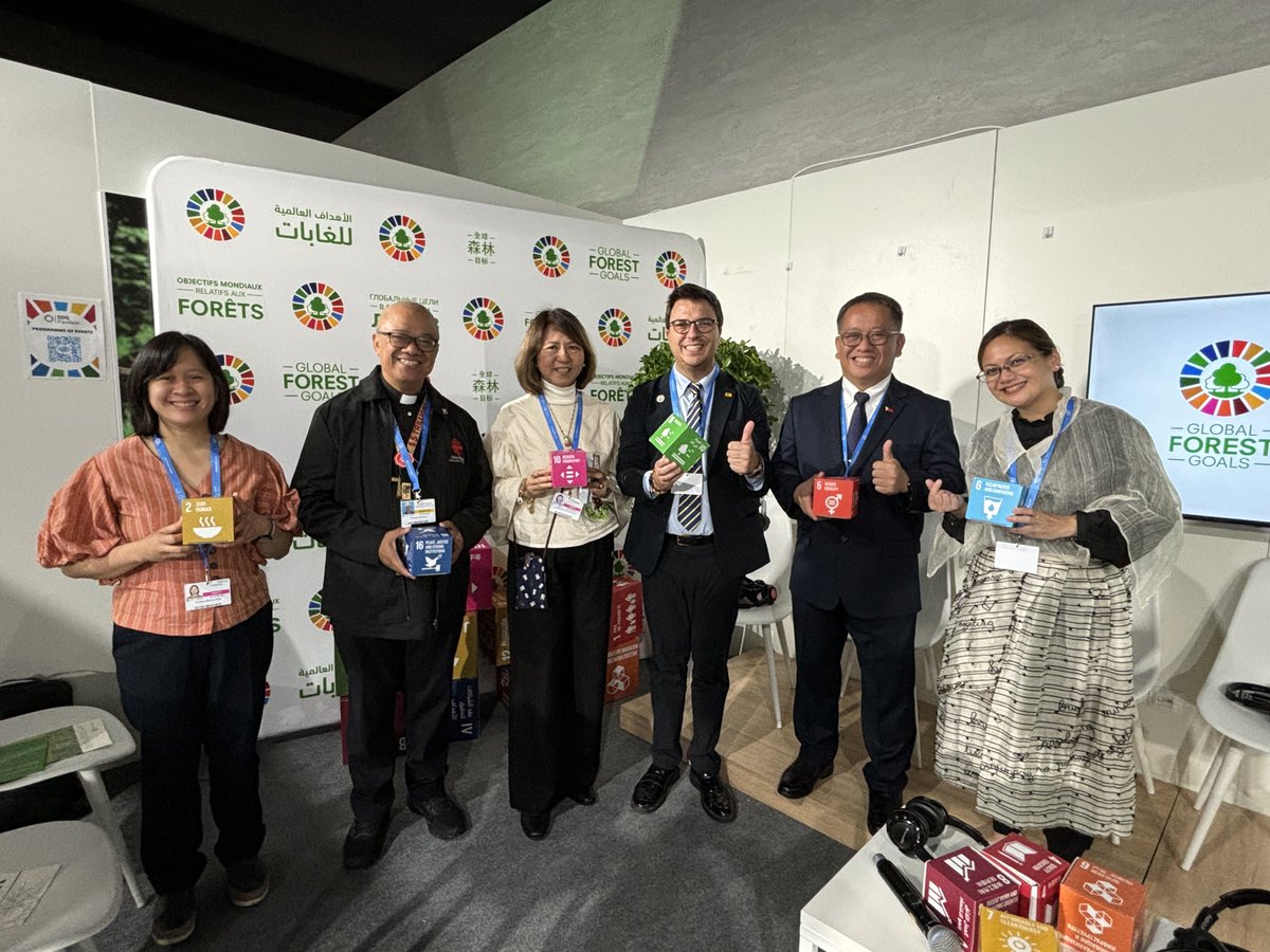 INBARofficial's tweet photo. Bamboo takes root at #COP29! 🎋 Exciting side events highlighted bamboo's role in climate goals, biodiversity, and green economies. #INBAR &amp; @UNFCCC's MoU sparks global action! 

Find out more👉https://t.co/EcQsy9W5v8

#ClimateAction #thinkbamboo https://t.co/ap7rCrCWxL