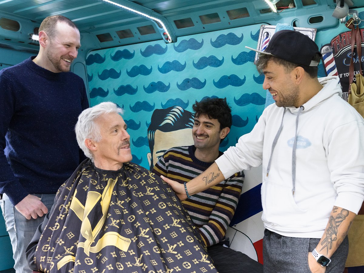 UZ Gent (@uzgent) on Twitter photo 💈 Mannelijke collega’s laten snor groeien voor #prostaatkanker. Wie niet wil blijven lopen met een snor, kon vandaag langs de mobiele barbier. Uroloog prof. <a href="/HoebekePiet/">Piet Hoebeke</a>: 'Praten over je prostaat is taboe, maar hoe vroeger de diagnose, hoe groter de kans op genezing’. <a href="/ugent_fge/">UGent Geneeskunde & Gezondheidswetenschappen</a> 💈 Mannelijke collega’s laten snor groeien voor #prostaatkanker. Wie niet wil blijven lopen met een snor, kon vandaag langs de mobiele barbier. Uroloog prof. <a href="/HoebekePiet/">Piet Hoebeke</a>: 'Praten over je prostaat is taboe, maar hoe vroeger de diagnose, hoe groter de kans op genezing’. <a href="/ugent_fge/">UGent Geneeskunde & Gezondheidswetenschappen</a>