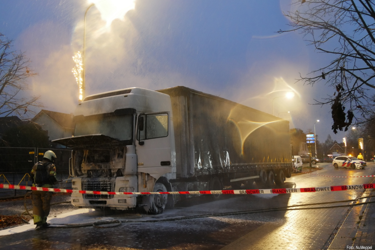 Vrachtwagenbrand in Balkbrug