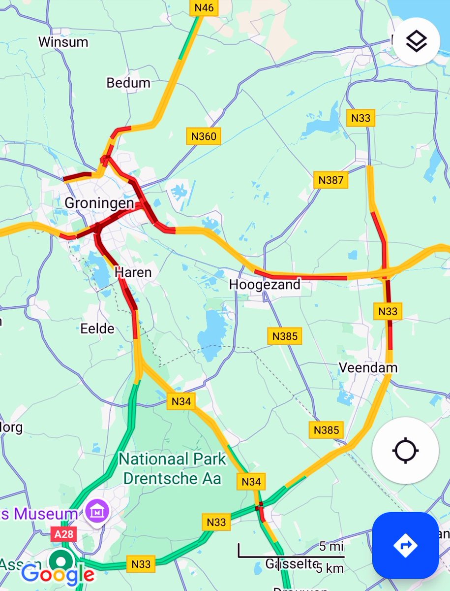 StormchaserNL's tweet photo. ❄️ Vervolg op mijn vorige post: in Groningen valt langdurig zware sneeuwval! Lokaal ligt er nu al circa 10 cm #sneeuw en het verkeer is volledig vastgelopen. Het strookje met sneeuwval is wel smal (hooguit 30-40 km breed), maar warschijnlijk houden deze buien nog uren aan... https://t.co/UuYSDnv8ls