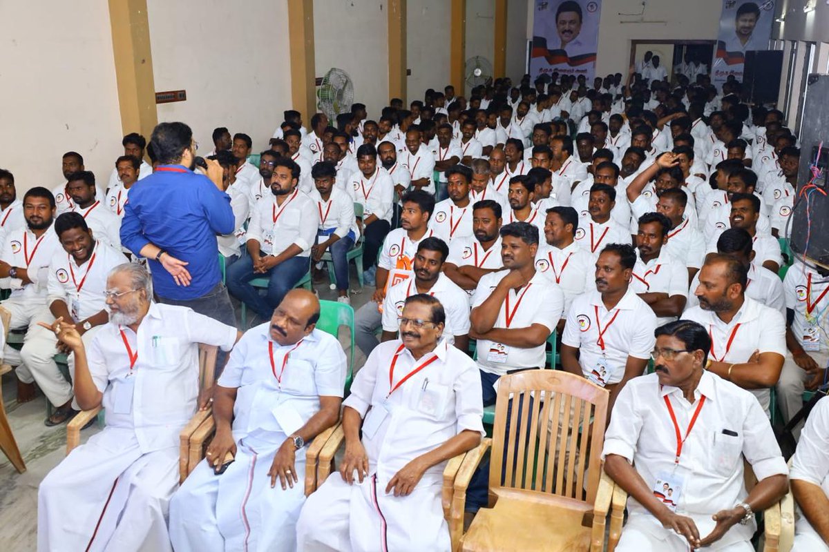 dmk_youthwing's tweet photo. கழக இளைஞர் அணிச் செயலாளர் - மாண்புமிகு துணை முதலமைச்சர் @Udhaystalin அவர்களின் ஆலோசனையின் பேரில் சட்டமன்றத் தொகுதி வாரியாக பாக இளைஞர்களுக்கு சமூக வலைத்தளப் பயிற்சி வழங்கி வருகிறோம்.

அந்த வகையில் திருவிடைமருதூர்  சட்டமன்றத் தொகுதிக்கான சமூக வலைத்தளப் பயிற்சி மாநில துணைச் செயலாளர் @ilaiyadmk முன்னிலையில் இன்று நடைபெற்றது.

இந்நிகழ்வில் சமூக வலைத்தளங்களைப் பயன்படுத்த வேண்டியதன் அவசியம் குறித்து @sidique_dmk அவர்களும், சமூக வலைத்தளத்தை ஆக்கப்பூர்வமாக எவ்வாறு பயன்படுத்துவது என்பது குறித்து  விக்னேஷ் ஆனந்த் அவர்களும் பயிற்சி அளித்தனர்.

மாறி வரும் அரசியல் சூழலுக்கேற்ப சமூக வலைத்தளத்தைப் பயன்படுத்த வேண்டியதன் முக்கியத்துவம் இந்நிகழ்வில் எடுத்துரைக்கப்பட்டது.

#DMKYW_SMTraining  @Govichezhian @SKDMKTJ @GkmRaja4