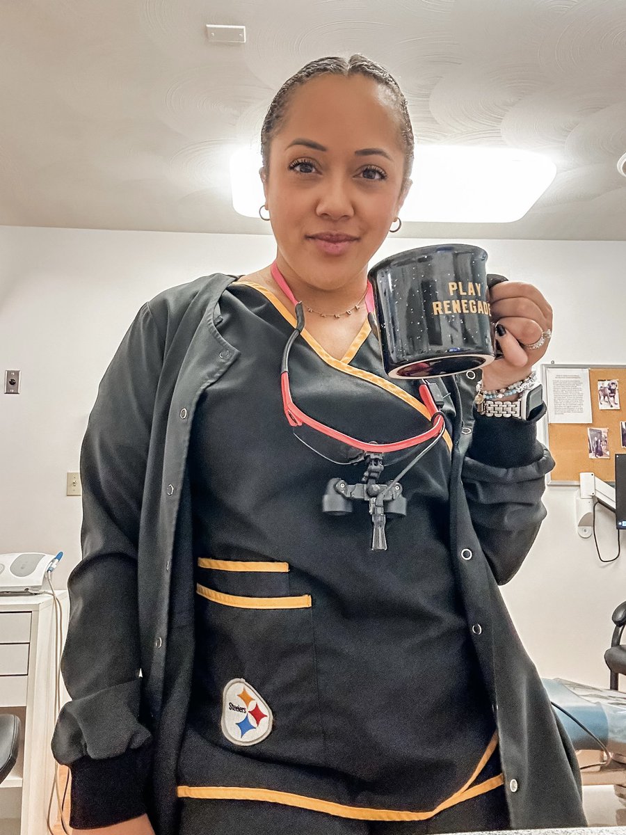 _mirandabeeman's tweet image. Love when I get to wear my @steelers scrubs! #SteelersNation #TNFonPrime 💛🖤