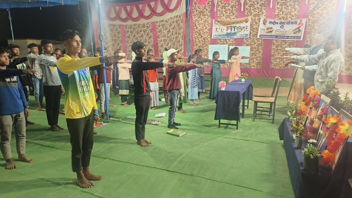 JepeePatel5's tweet photo. रासेयो शा.उ.मा .वि.बोतली के सात दिवसीय विशेष शिविर ग्राम मदवानी में आयोजित किया जिसमे संध्या की बेला में @YKTiwari68 सर  द्वारा विभिन्न गतिविधियों के साथ स्वयं सेवको को उद्बोधन दिया गया।@NeetaBajpai5 @nssabvuCG @AdnBajpai @manojsinha812 @mygovindia @Bpatle12345 @ChhattisgarhCMO https://t.co/4MsqWoZzGS