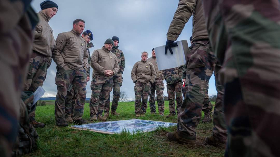 Merci au CDT @ABRGLL ainsi qu'au @CDECAdT pour cette nouvelle séquence Wargame et étude historico-tactique au profit des cadres du 35. Outil précieux, riche en enseignements tactiques et historiques sur la libération de Belfort (1944).
<a href="/CombatsFuturs/">Commandement du combat futur</a>