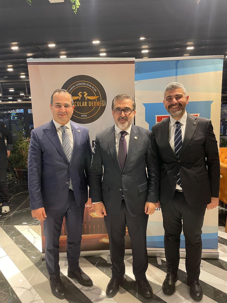 HDGenclik's tweet photo. Ankara Üniversitesi Hukuk Fakültesi temsilciliğimiz @Auhfidealhukuk tarafından düzenlenen, Ankara’da bulunan Gazi Üniversitesi, Hacettepe Üniversitesi, Hacı Bayram Veli Üniversitesi, Sosyal Bilimler Üniversitesi Hukuk Fakültesi öğrencilerinin katıldığı “Geleneksel Tanışma Yemeği” etkinliği gerçekleştirildi. 

Programa iştirak ederek tecrübelerini hukuk fakültesi öğrencilerine aktaran derneğimiz üyesi Milletvekillerimiz; Av. Cahit Özkan, Av. Adem Yıldırım, Av. Mustafa Hamarat, Av. Mustafa Alkayış, Av. Fahrettin Tuğrul , derneğimiz genel başkanı Av. Arb. M. Melih  Gülseren ve derneğimizin önceki dönem Genel Başkanı Av. Cavit Tatlı’ya, Ankara İl Temsilcimiz Av. Cüneyt Tiryaki’ye, önceki dönem teşkilat başkanımız Av. Gökhan Taran’a teşekkür ederiz.