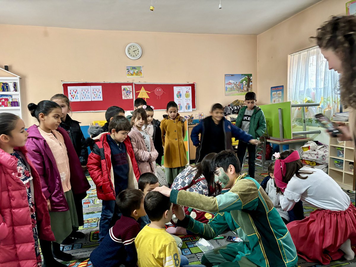 MerdivenO's tweet photo. Çocuklar bugünün yarını, yarının umududur. ‘Dünya Çocuk Hakları Günü’ kapsamında okulumuzda etkinlik düzenleyen Kandilli Borsa İstanbul Anadolu Lisesi öğretmenlerine ve öğrencilerine teşekkür ederiz.
@Erzurum_Mem 
@askalemem25 
@K_Karali25 https://t.co/HFFbNVgrj0