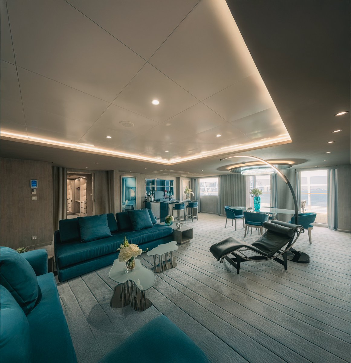 MSCCruisesUSA's tweet photo. FIRST LOOK 👀: Take a peek at World-Class accommodations on board MSC World America, debuting April 2025. From spacious suites to balconies overlooking the lively promenade, get ready to cruise in style! #MSCWorldAmerica #ANewWorldofCruising https://t.co/8QTsvENodG