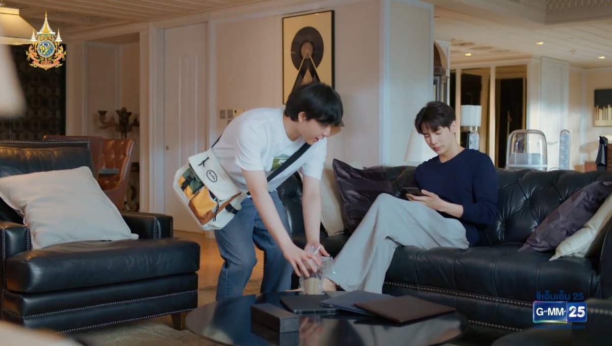 MchoiceTH's tweet photo. แถวนั้นมีกาแฟร้านเดียวมั้ง
#FoureverYouEP8 https://t.co/2MSREi4gQw