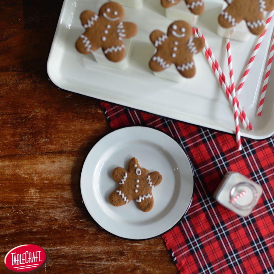tablecraft_fs's tweet image. Our Enamelware Collection is ready for December cookie swaps ... Gingerbread Men may not be so ready. 🥛 #OhNo  

Visit our website: ow.ly/bcEx50U0Sau

#EnamelwareCollection #CookieSwaps #Gingerbread #NationalGingerbreadDay