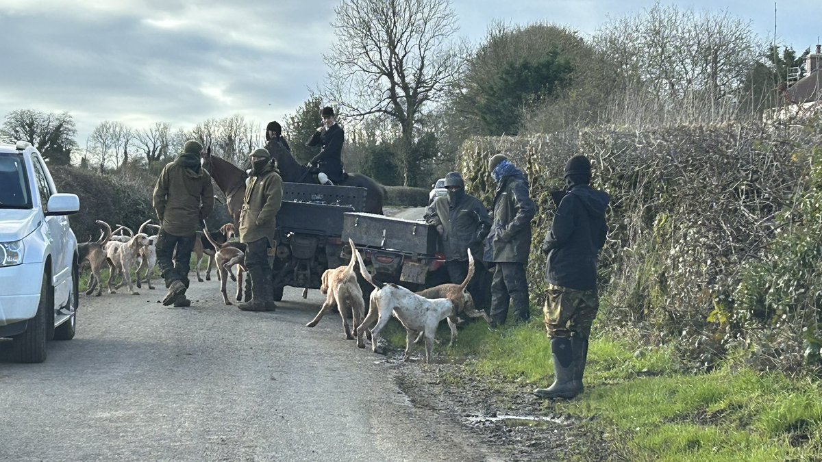 Sab has been beaten up and had cameras stolen at Mendip Farmers Hunt. Police are on their way.