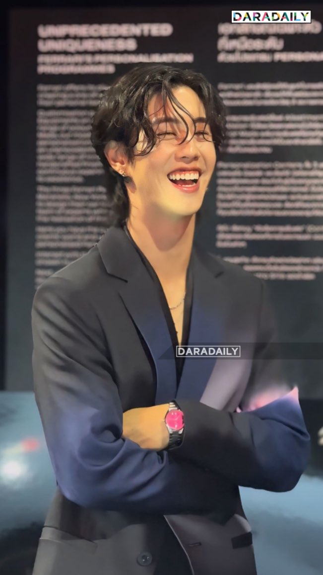 daradaily's tweet photo. ยิ้มทีต้องน่ารักขนาดนี้เลยหรอฮะ~ 🥰

ขนาดแคปมาจากคลิปยังคิ้วท์ทะลุความเบลอไปเลยอ่ะ โอ้ยยยยยยย ที่บ้านมีพี่มาร์คอีกคนมั้ยคะ 🥹🥹

#มาร์คต้วน #MarkTuan #MARKTUANxFERRARI #MARKTUANxFERRARITHAILAND #daradaily #ดาราเดลี่ #ข่าวบันเทิง https://t.co/yW11eLZ8Nv