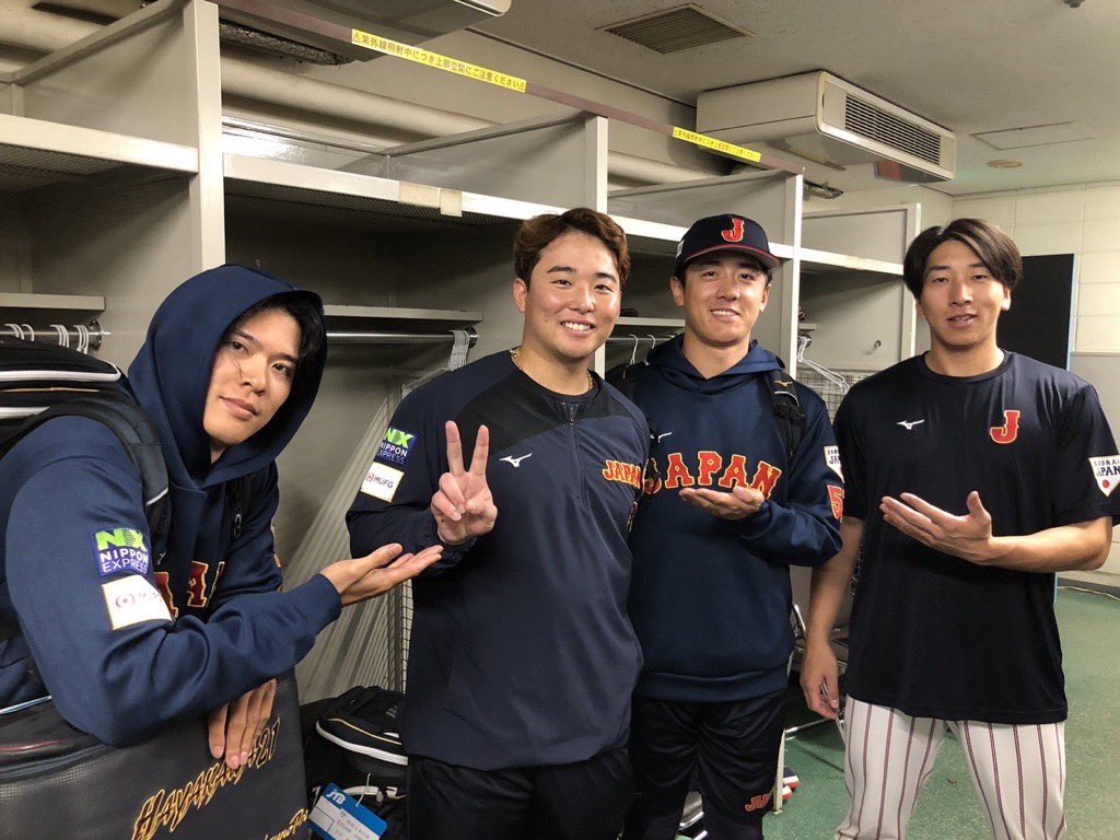 最終回を締めた #横山陸人 投手と侍ジャパンの仲間たち！
#chibalotte #広報
