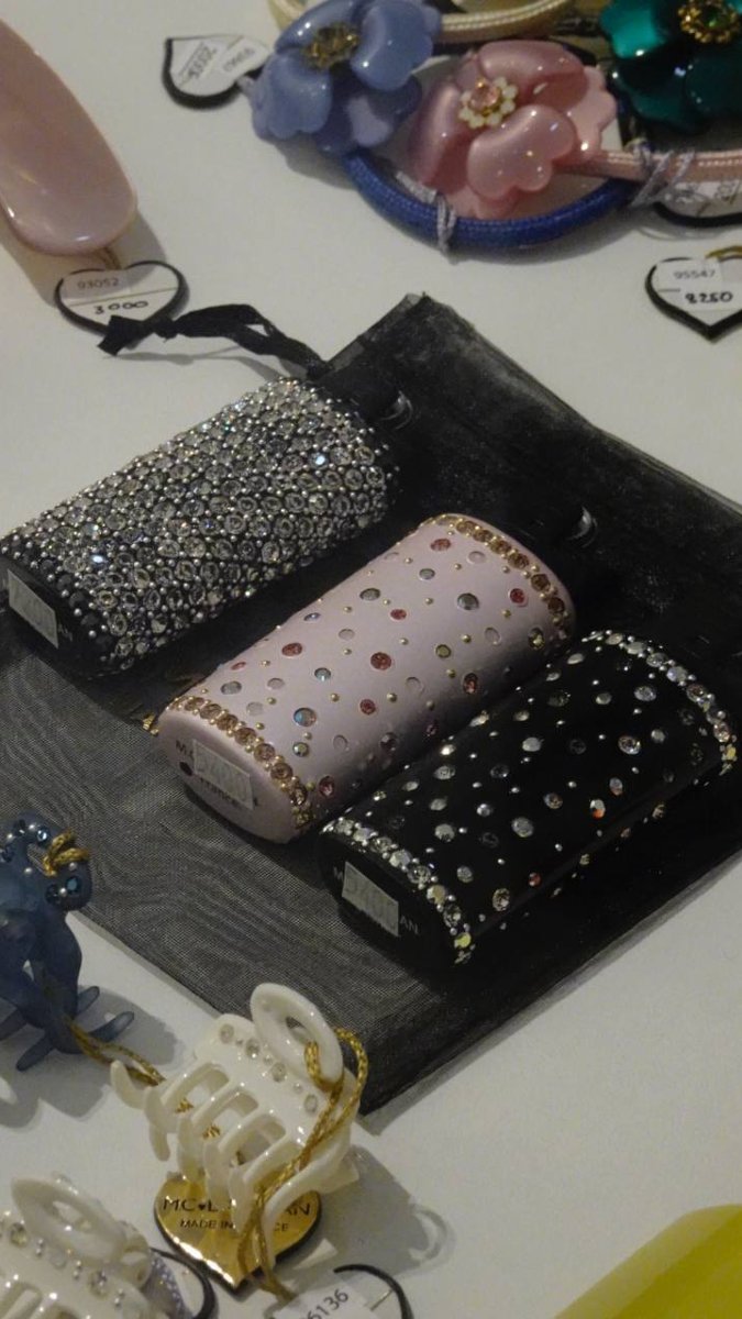 mcdavidian's tweet photo. Swarovski stones shimmer with elegance. Illuminate your candles with sophistication. Enhance your ambiance with the Swing Sparkling Lighter PM. #ElegantLiving https://t.co/d6ade6rFiU