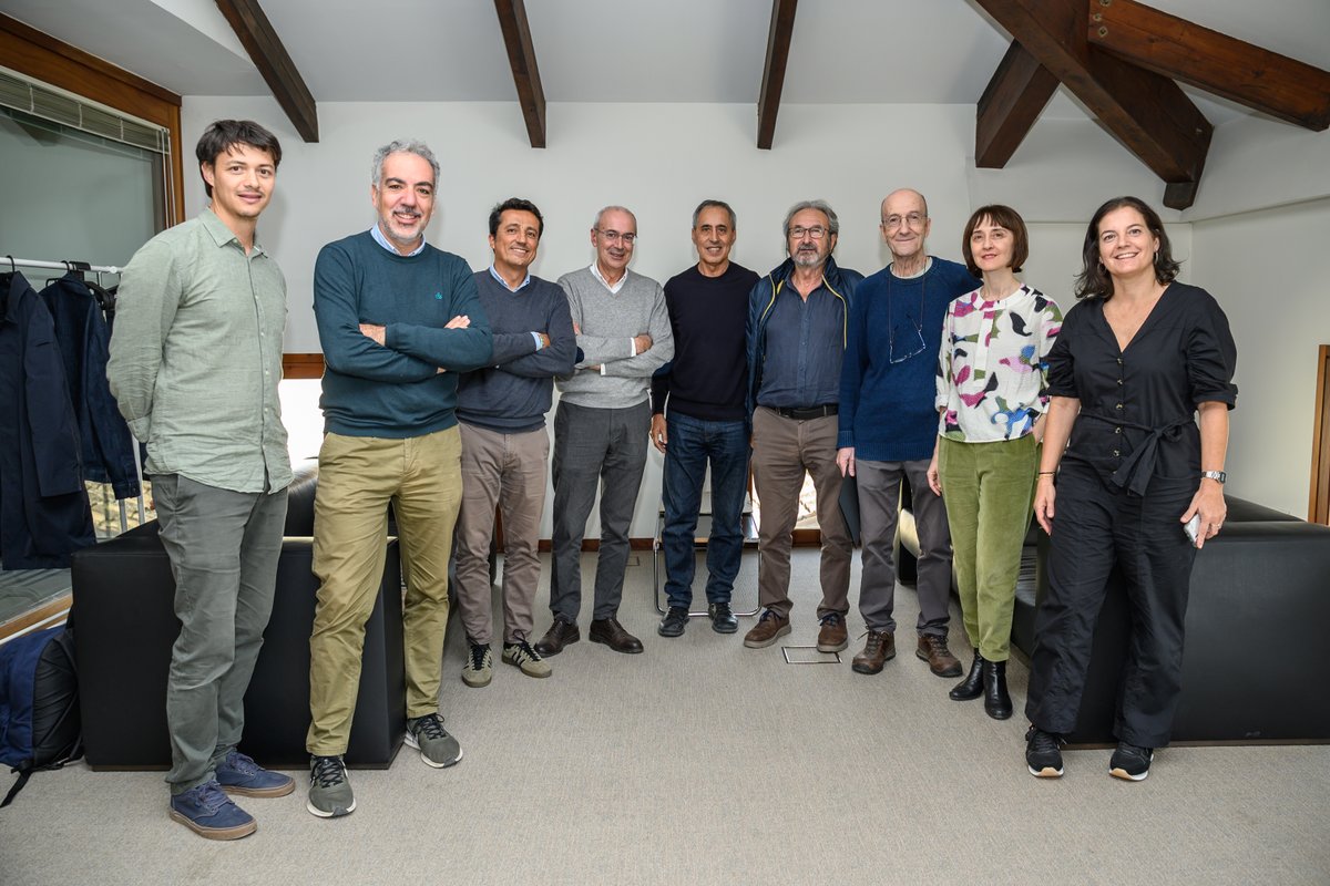 COAIBALEARS's tweet photo. 🏛️ El COAIB no té paraules d'agraïment a l'arquitecte Carlos Puente.

🗓️ Avui és un dia significatiu per a l’arquitectura a les Illes Balears: el reconegut arquitecte Carlos Puente, figura clau en el panorama arquitectònic internacional, cedeix part del seu valuós arxiu al COAIB. https://t.co/Pq91WoCUch