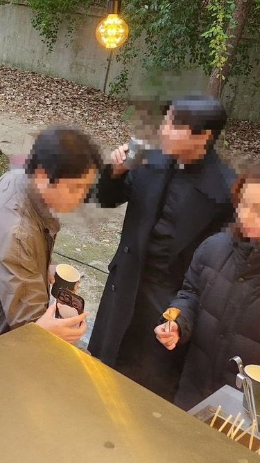 이게 뭔가 모자이크 하는 의미가 있는건가?
그냥 김성균 김남길 이하늬인데??