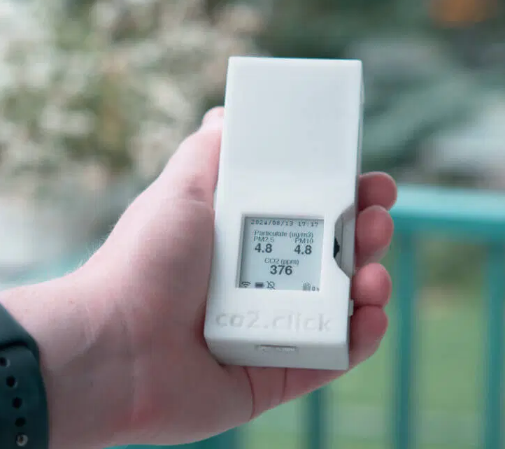 Ever wondered what’s in the air you’re breathing? The co2.click Model G is here to help you find out! With cutting-edge sensors, seamless connectivity, and versatile options, it’s your ultimate air quality companion. Let’s dive into what makes it special! 👇