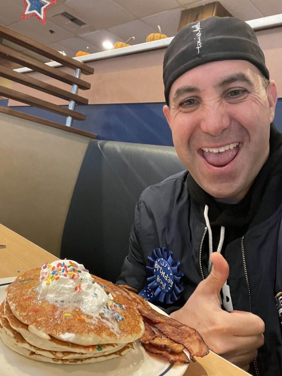 PosnerDavid's tweet image. 🎉 Thank you @IHOP for my Birthday Cake (GF) pancakes for my birthday!!!
