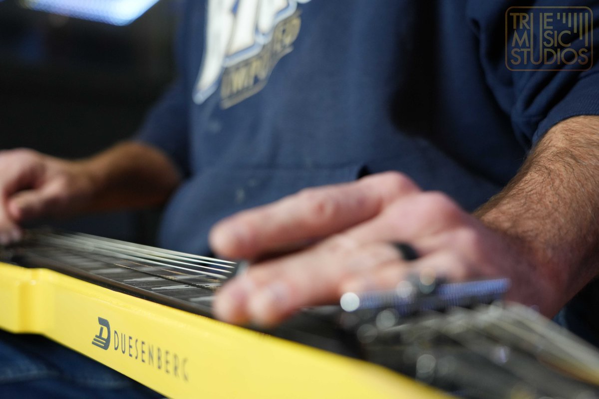 TrueMusicStudio's tweet photo. Vintage tone, modern vibes.  Recording the #Duesenberg #lapsteel #slideguitar for @jessedesorcy 's New Old Stock EP. Stream it on Spotify and all music platforms!
#RecordingStudio
#LapSteelGuitar
#MusicProduction
#MusicRecording
#GuitarRecording
#ElectroHarmonix
#TCElectronic https://t.co/2GIkqUd8bt