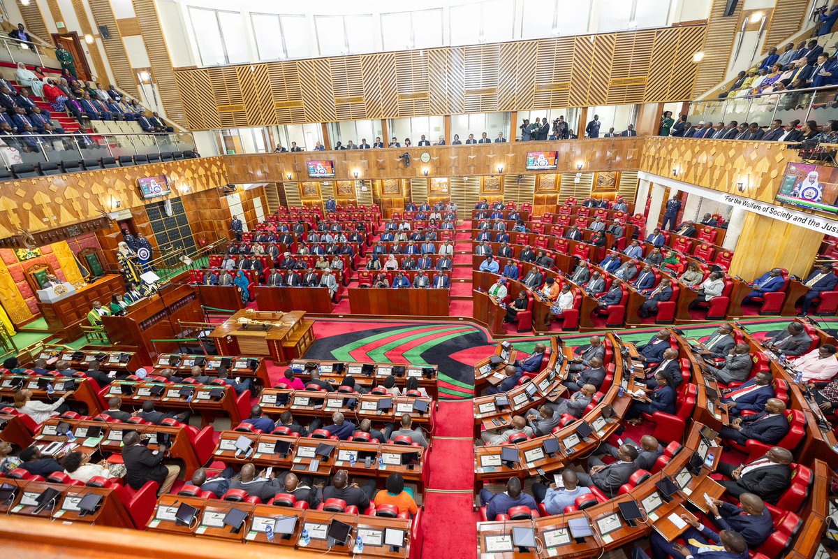 WilliamsRuto's tweet image. We have made undeniable progress in our country. However, there remains much to be done. 

We must continue working together to hasten the delivery of our commitments and change Kenya. 

Our forward march is unstoppable. 

At the Parliament Buildings, Nairobi County, for the…