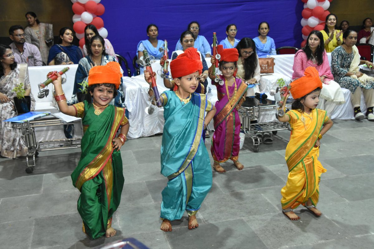 WCDGujarat's tweet image. સુરત મહાનગરપાલિકામા આજે ભૂલકાં મેળાનું આયોજન કરવામાં આવ્યું હતું. જેમા 44 ટીએલએમ 27 બાળકો દ્રારા વિવિધ કૃતિ પ્રસ્તૃત કરવામાં આવી.
#ECCE #BhulkaMela #PoshanBhiPadhaiBhi
#wcd2024 #children #activities