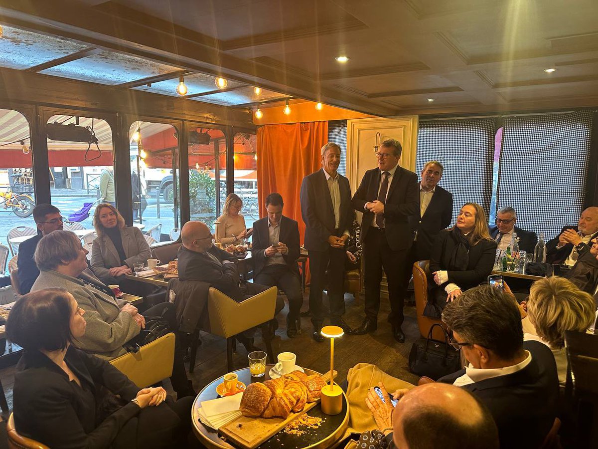 NousFrance_fr's tweet image. #PLF25, situation politique, prochaines étapes du mouvement : merci aux délégués territoriaux de s’être retrouvés pour #FrotterNosCervelles lors de ce petit-déjeuner @NousFrance_fr à Paris !